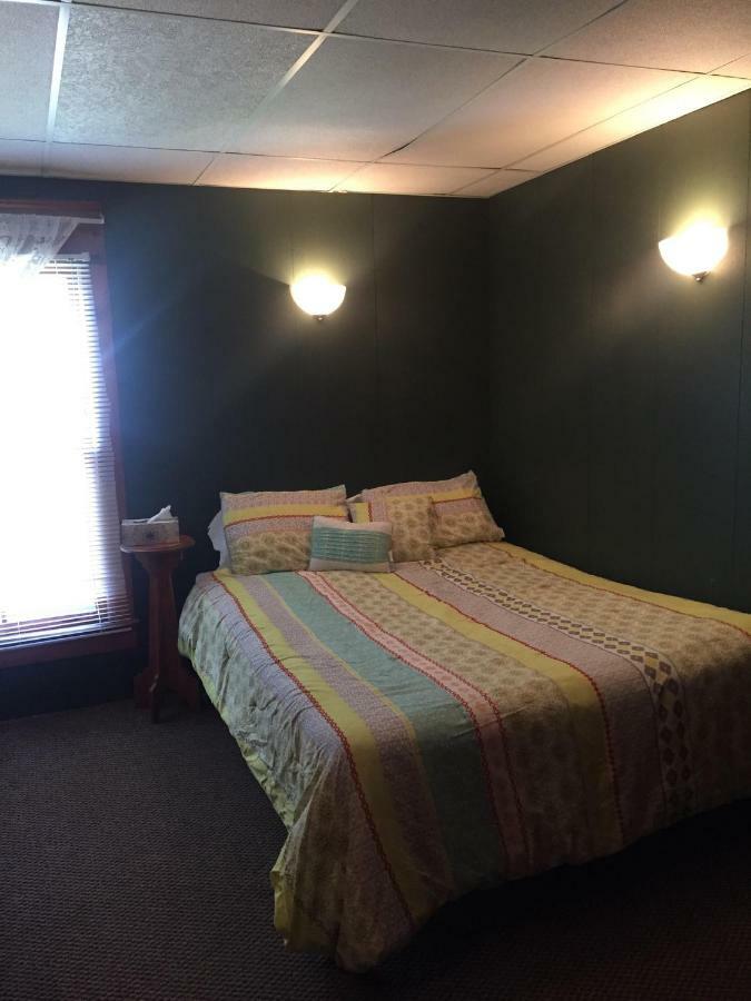 The Wheelhouse Inn Pine Hill Экстерьер фото